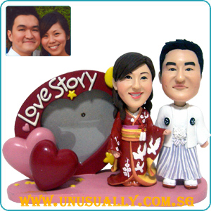 Custom 3D Caricature Kinomo Couple Figurines Heart Frame